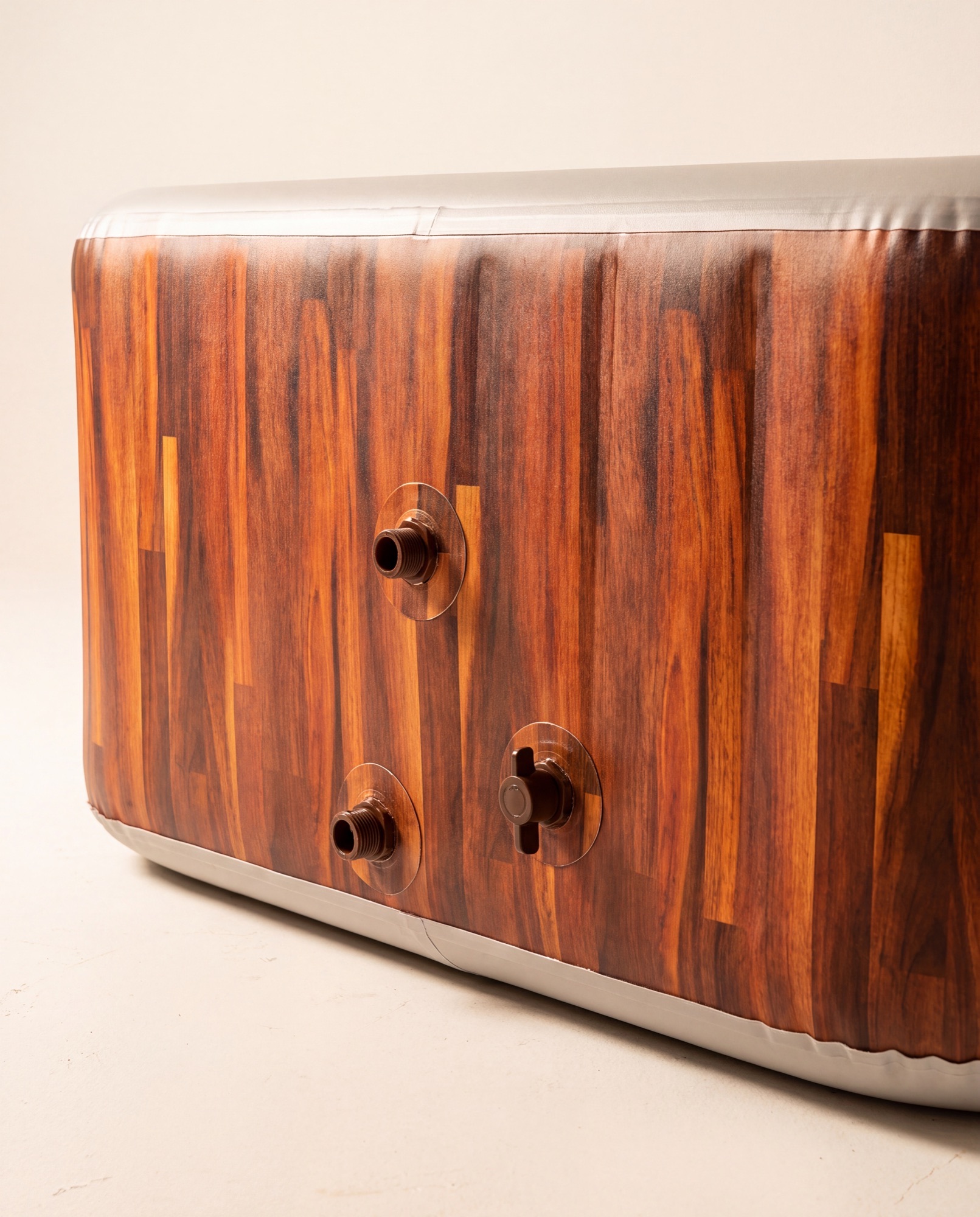 Wood-grain exterior and side-valve detail of IB5